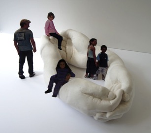 Skulptur &#34;Big Hands&#34;